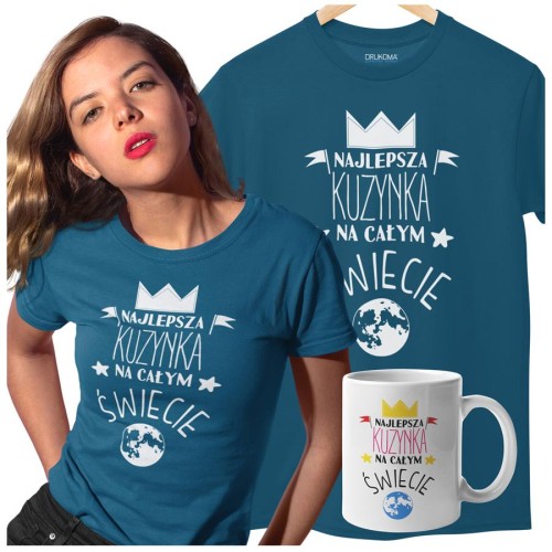 Koszulka dla Kuzynki w zestawie z kubkiem z nadrukiem "Najlepsza Kuzynka na całym świecie" w kolorze petrol blue