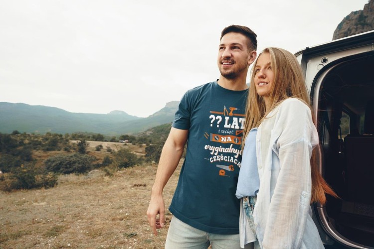 Koszulka na urodziny z dowolnym wiekiem XX lat i wciąż na oryginalnych częściach DTF  (3).jpg