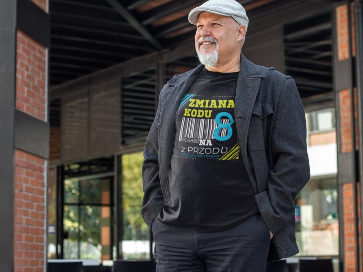 Koszulka na 80lat prezent na urodziny Zmiana kodu na 8 z przodu DTF (1).jpg