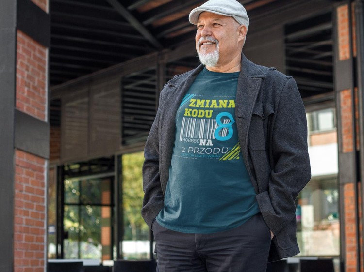 Koszulka na 80lat prezent na urodziny Zmiana kodu na 8 z przodu DTF (1).jpg