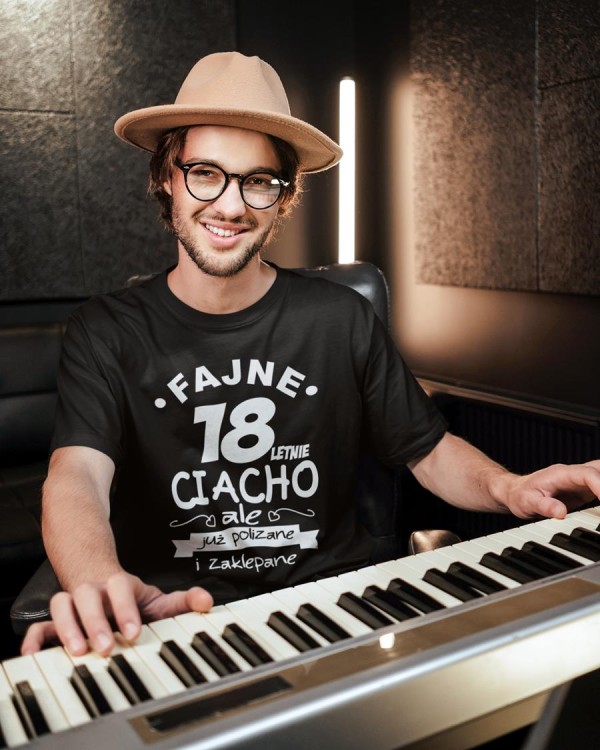 Koszulka na 18 lat urodziny prezent na 8nastkę Fajne 18letnie ciacho, ale już polizane i zaklepane  (5).jpg