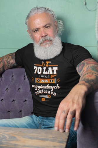 Koszulka na urodziny prezent 70 lat na siedemdziesiątkę 70 lat i wciąż na oryginalnych częściach DTF (5).jpg