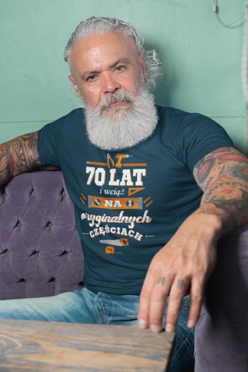 Koszulka na urodziny prezent 70 lat na siedemdziesiątkę 70 lat i wciąż na oryginalnych częściach DTF  (5).jpg