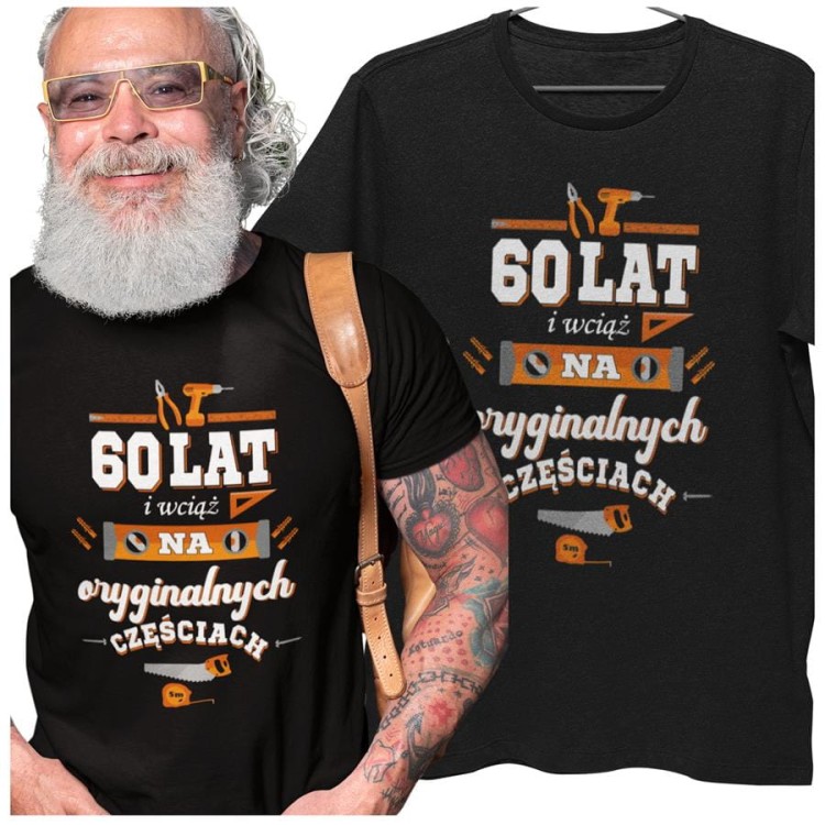 Koszulka na urodziny prezent 60 lat na sześćdziesiątkę 60 lat i wciąż na oryginalnych częściach DTF (3).jpg