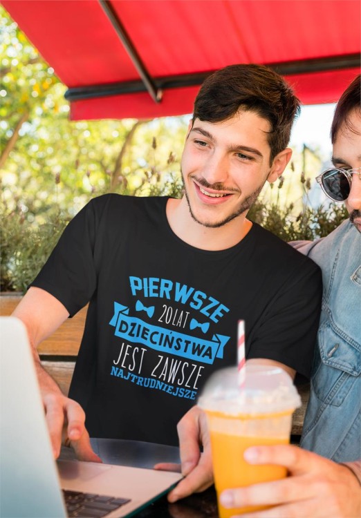 Koszulka na urodziny prezent 20 lat na dwudziestkę Pierwsze 20 lat dzieciństwa jest zawsze najtrudniejsze (7).jpg