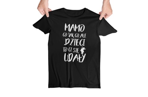 Koszulka dla Mamy na Dzień Mamy z kubkiem prezent z napisem MAMO co jak co, ale dzieci to Ci się udały kolor czarny (2).jpg