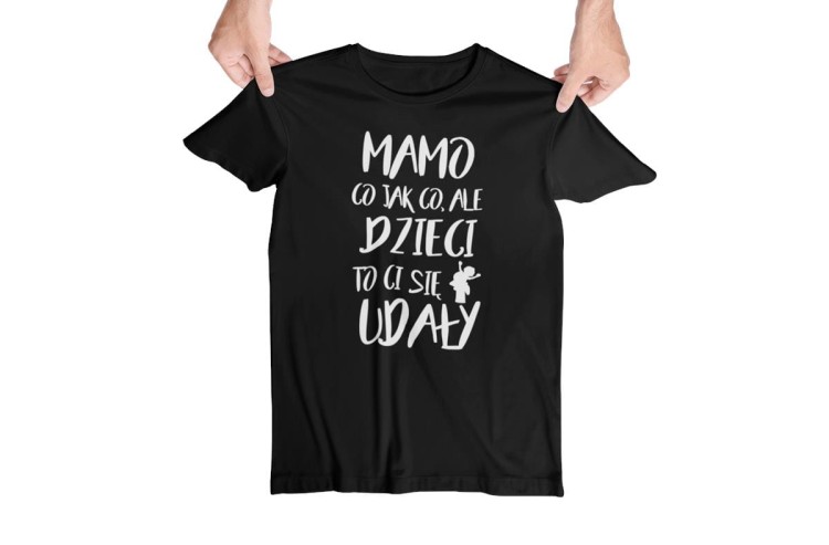 Koszulka dla Mamy na Dzień Mamy z kubkiem prezent z napisem MAMO co jak co, ale dzieci to Ci się udały kolor czarny (2).jpg