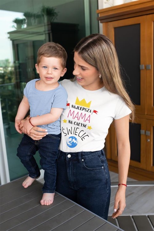 Koszulka dla Mamy na Dzień Mamy zestaw z kubkiem z nadrukiem najlepsza mama na całym świecie kolor biały (5).jpg