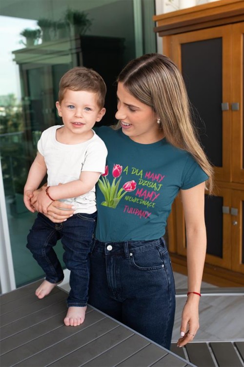 Koszulka dla Mamy na Dzień Mamy zestaw z kubkiem z nadrukiem A dla mamy dzisiaj mamy niewiędnące tulipany kolor petrol blue (3).jpg