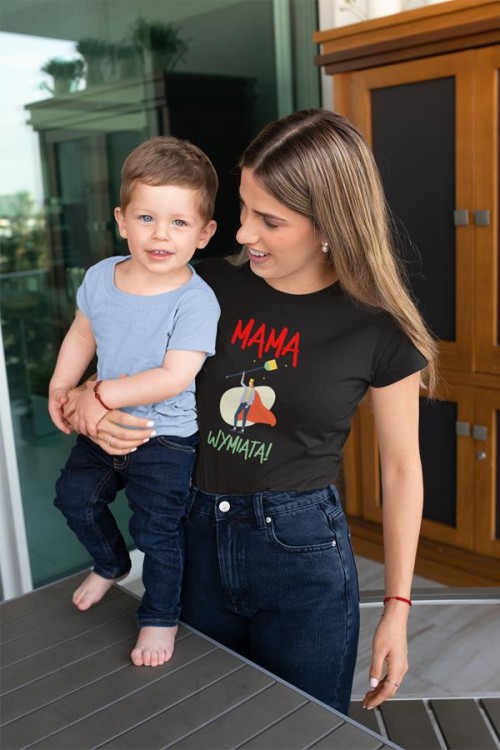 Koszulka dla Mamy na Dzień Mamy zestaw z kubkiem z nadrukiem mama wymiata kolor czarny (2).jpg