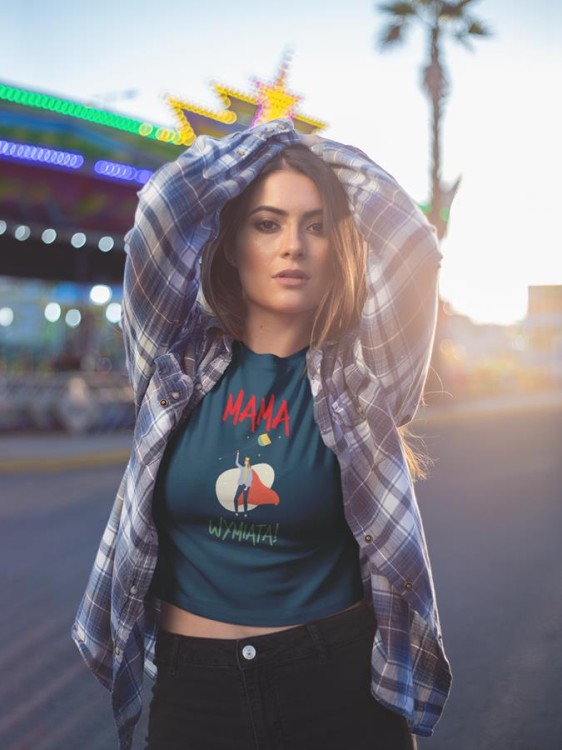 Koszulka dla Mamy na Dzień Mamy zestaw z kubkiem z nadrukiem mama wymiata kolor petrol blue (1).jpg