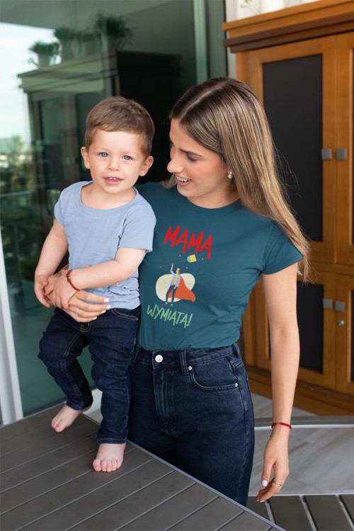 Koszulka dla Mamy na Dzień Mamy zestaw z kubkiem z nadrukiem mama wymiata kolor petrol blue (5).jpg
