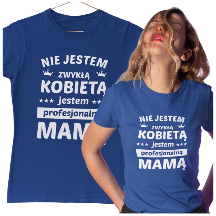 Koszulka dla Mamy na Dzień Mamy z nadrukiem Nie jestem zwykłą kobietą jestem profesjonalną mamą kolor granatowy.jpg