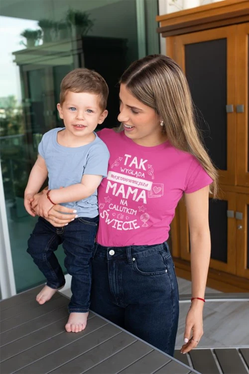 Koszulka dla Mamy na Dzień Mamy zestaw z kubkiem z nadrukiem Tak wygląda najcudowniejsza mama na calutkim świecie kolor różowy (2).jpg