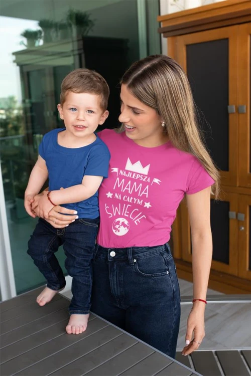Koszulka dla Mamy na Dzień Mamy zestaw z kubkiem z nadrukiem najlepsza mama na całym świecie kolor różowy (5).jpg