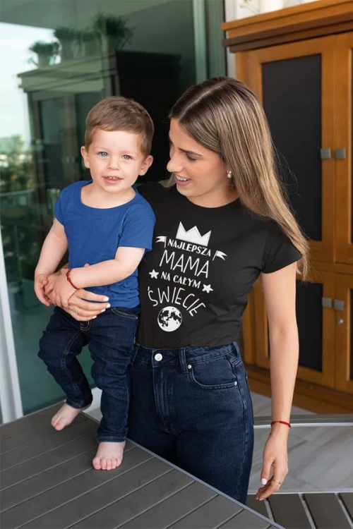 Koszulka dla Mamy na Dzień Mamy zestaw z kubkiem z nadrukiem najlepsza mama na całym świecie kolor czarny (3).jpg