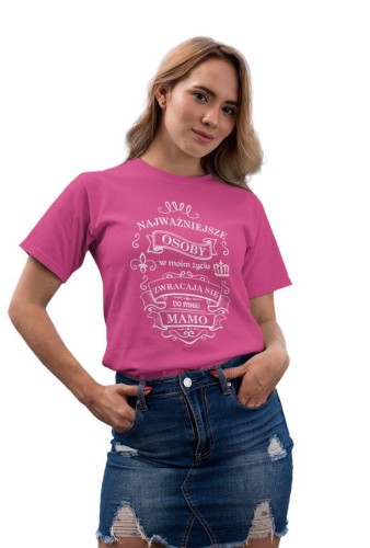 Koszulka dla Mamy na Dzień Mamy zestaw z kubkiem i nadrukiem Najważniejsze osoby w moim życiu zwracają się do mnie MAMO kolor różowy  (1).jpg