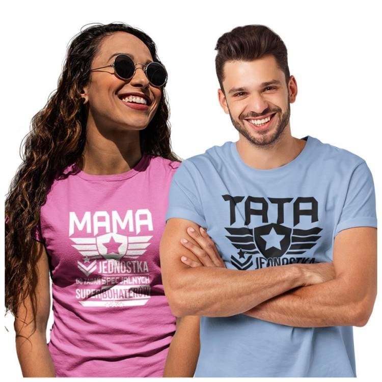 Koszulka dla Mamy i Taty na Dzień Matki i Ojca z napisem Mama jednostka do zadań specjalnych super bohaterów i Tata jednostka do zadań specjalnych super bohaterów w kolorze różowym i błękit.jpg