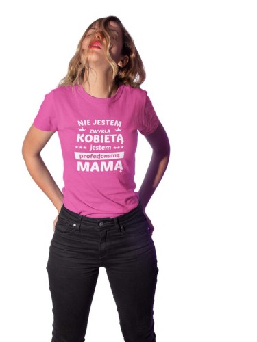 Koszulka dla Mamy na Dzień Mamy zestaw z kubkiem i nadrukiem Nie jestem zwykłą kobietą jestem profesjonalną mamą kolor różowy (1).jpg