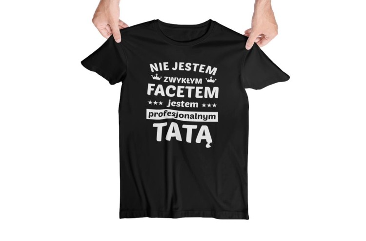 Koszulka dla Mamy i Taty na Dzień Matki i Ojca z napisem Nie jestem zwykłą kobietą jestem profesjonalną mamą i Nie jestem zwykłym facetem jestem profesjonalnym tatą w kolorze czarn (1).jpg