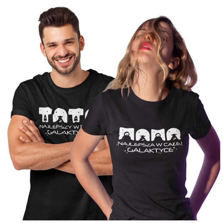 Koszulka dla Mamy i Taty na Dzień Matki i Ojca z napisem Mama najlepsza w całej galaktyce i Tata najlepszy w całej galaktyce w kolorze czarnym (2).jpg