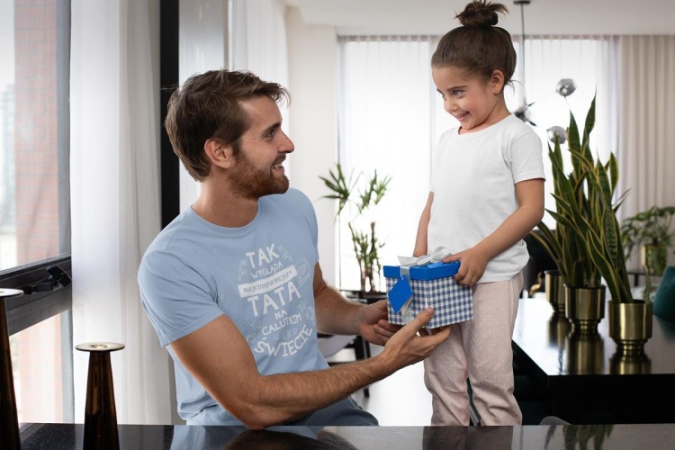 Koszulka dla Mamy i Taty na Dzień Matki i Ojca z napisem Tak wygląda najcudowniejsza mama na calutkim świecie i Tak wygląda najcudowniejszy tata na calutkim świecie w kolorze  (2).jpg