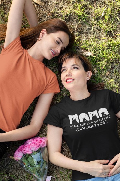 Koszulka dla Mamy na Dzień Mamy zestaw z kubkiem z nadrukiem MAMA najlepsza w całej galaktyce kolor czarny (8).jpg