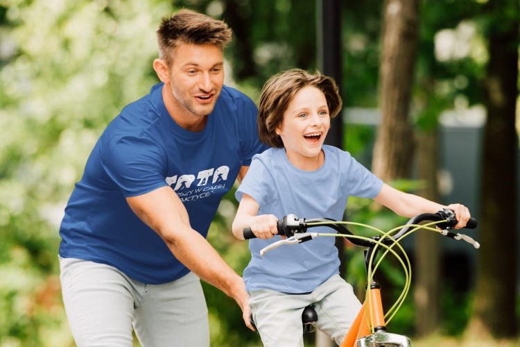 Koszulka dla Mamy i Taty na Dzień Matki i Ojca z napisem Mama najlepsza w całej galaktyce i Tata najlepszy w całej galaktyce w kolorze granatowym (1).jpg