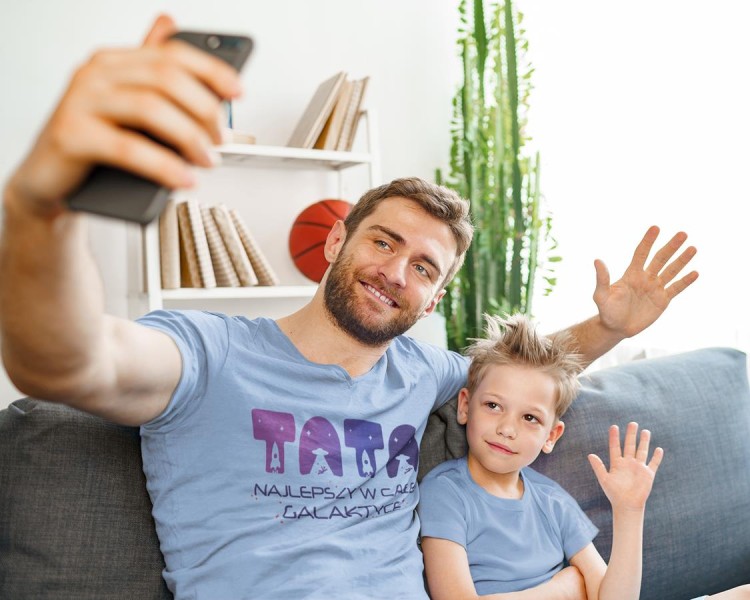 Koszulka dla Mamy i Taty na Dzień Matki i Ojca z napisem Mama najlepsza w całej galaktyce i Tata najlepszy w całej galaktyce w kolorze petrol blue (8).jpg