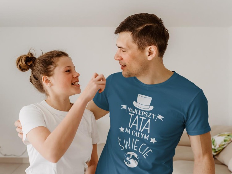 Koszulki dla Rodziców na Dzień Mamy i Taty zestaw z kubkami z napisem Najlepsza mama na całym świecie i Najlepszy tata na całym świecie w kolorze różowym i niebieskim (9).jpg