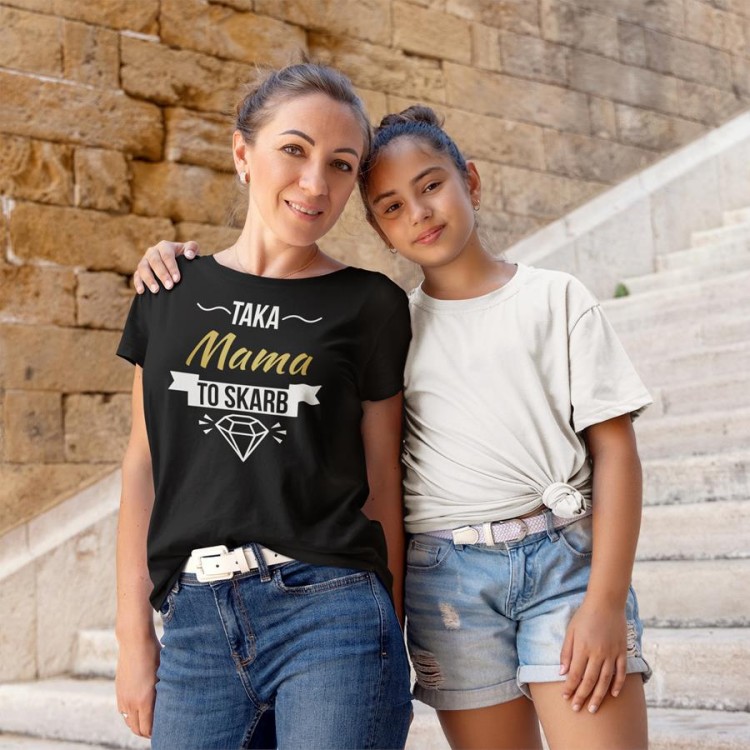 Koszulka dla Mamy na Dzień Matki z napisem Taka mama to skarb w kolorze czarnym (4).jpg