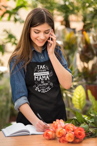 Fartuch dla Mamy na prezent na Dzień Matki z napisem Tak wygląda najcudowniejsza mama na calutkim świecie (1).jpg