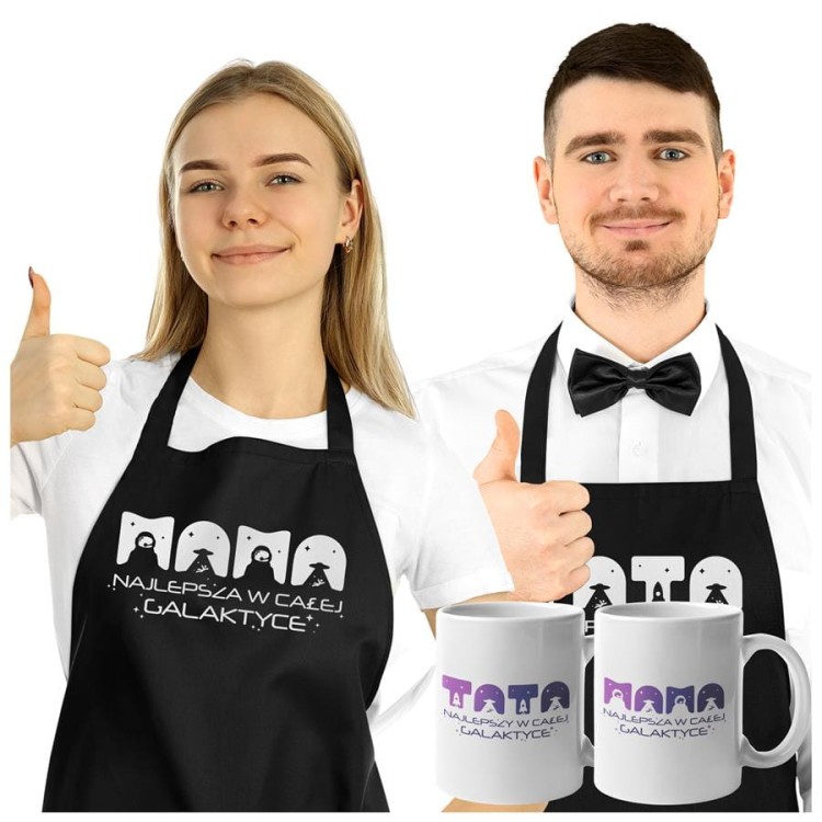 Fartuchy z kubkami dla Mamy i Taty na prezent na Dzień Matki i Ojca z napisem Mama najlepsza w całej galaktyce i Tata najlepszy w całej galaktyce.jpg