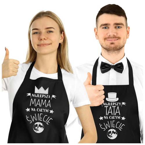 Fartuchy dla Mamy i Taty prezent na Dzień Matki i Ojca z napisem Najlepsza mama na całym świecie i Najlepszy tata na całym świecie.jpg