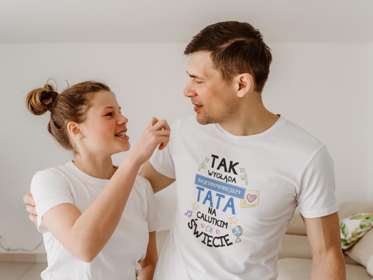 Koszulka dla TATY modny prezent na Dzień Ojca Stylowa koszulka z napisem Tak wgląda najcudowniejszy TATA na świecie w kolorze  (5).jpg