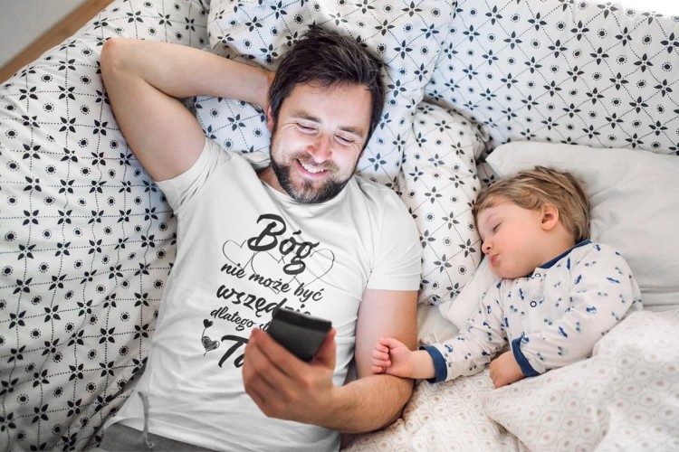 Koszulka dla TATY modny prezent na Dzień Ojca Stylowa koszulka z napisem Bóg nie może być wszędzie, dlatego stworzył Tatę w kolorze białym (6).jpg