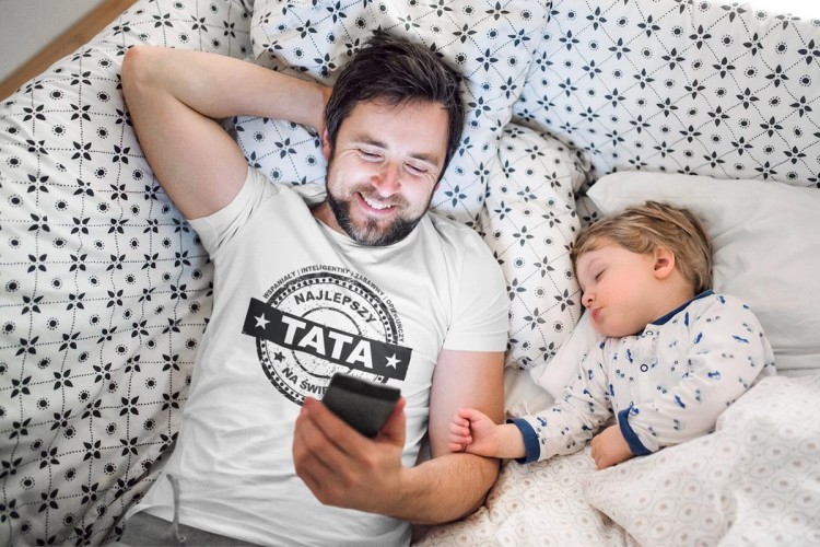 Koszulka dla TATY modny prezent na Dzień Ojca Stylowa koszulka z napisem Najlepszy TATA na świecie wspaniały inteligentny zabawny opiekuńczy w kolorze białym (4).jpg