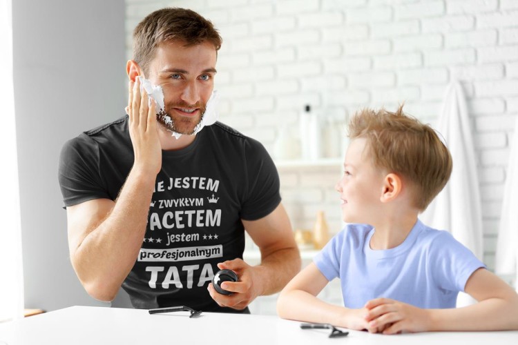 Koszulka dla TATY modny prezent na Dzień Ojca Stylowa koszulka Nie jestem zwykłym facetem jestem profesjonalnym TATĄ kolor czarny (7).jpg