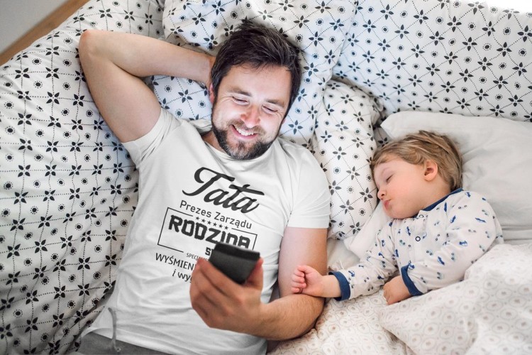 Koszulka dla TATY modny prezent na Dzień Ojca Stylowa koszulka  Tata Prezes Zarządu Rodzina SP. ZO.O. specjalista ds. wyśmienitej zabawy i wygłupów kolor biały (5).jpg