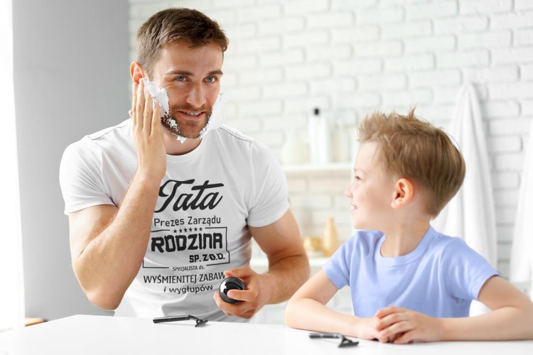 Koszulka dla TATY modny prezent na Dzień Ojca Stylowa koszulka  Tata Prezes Zarządu Rodzina SP. ZO.O. specjalista ds. wyśmienitej zabawy i wygłupów kolor biały (6).jpg