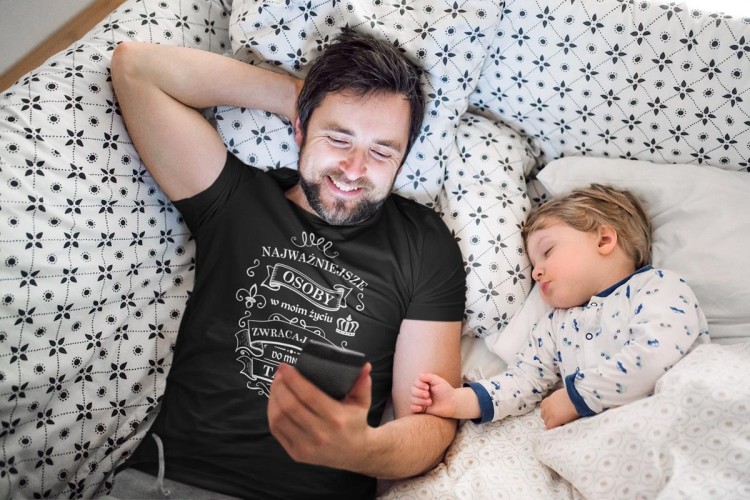 Koszulka dla TATY modny prezent na Dzień Ojca Stylowa koszulka Najważniejsze osoby w moim życiu zwracają się do mnie TATO kolor czarny (6).jpg