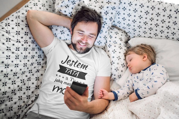 Koszulka dla TATY modny prezent na Dzień Ojca Stylowa koszulka Jestem TATĄ a Ty jaką masz super moc kolor biały (4).jpg