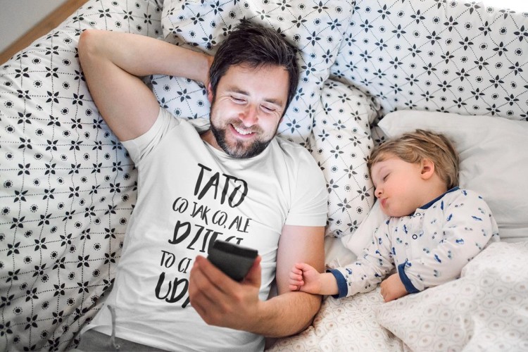 Koszulka dla TATY modny prezent na Dzień Ojca Stylowa koszulka  TATO CO JAK CO, ALE DZIECI CI SIĘ UDAŁY  kolor biały (6).jpg