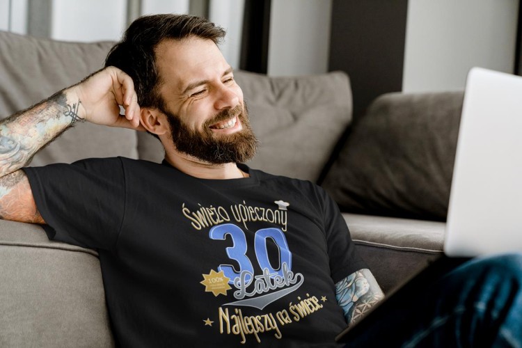 Koszulka na 30 urodziny na TRZYDZIESTKĘ Świeżo upieczony 30 latek Najlepszy na świecie kolor czarny (5).jpg