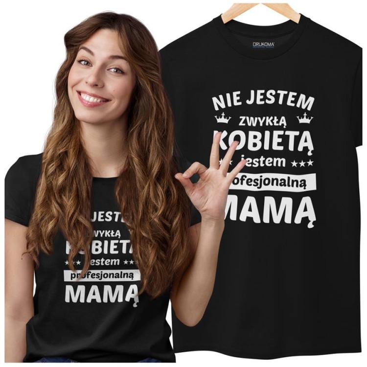 Koszulka dla Mamy na Dzień Mamy z nadrukiem Nie jestem zwykłą kobietą jestem profesjonalną mamą kolor czarny.jpg