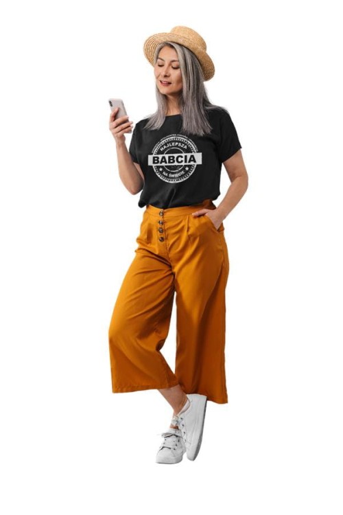 Koszulka dla Babci zestaw z kubkiem i koszulką na prezent z napisem Wspaniałainteligentnazabawnaopiekuńcza najlepsza babcia na świecie z koszulką w kolorze cz (1).jpg