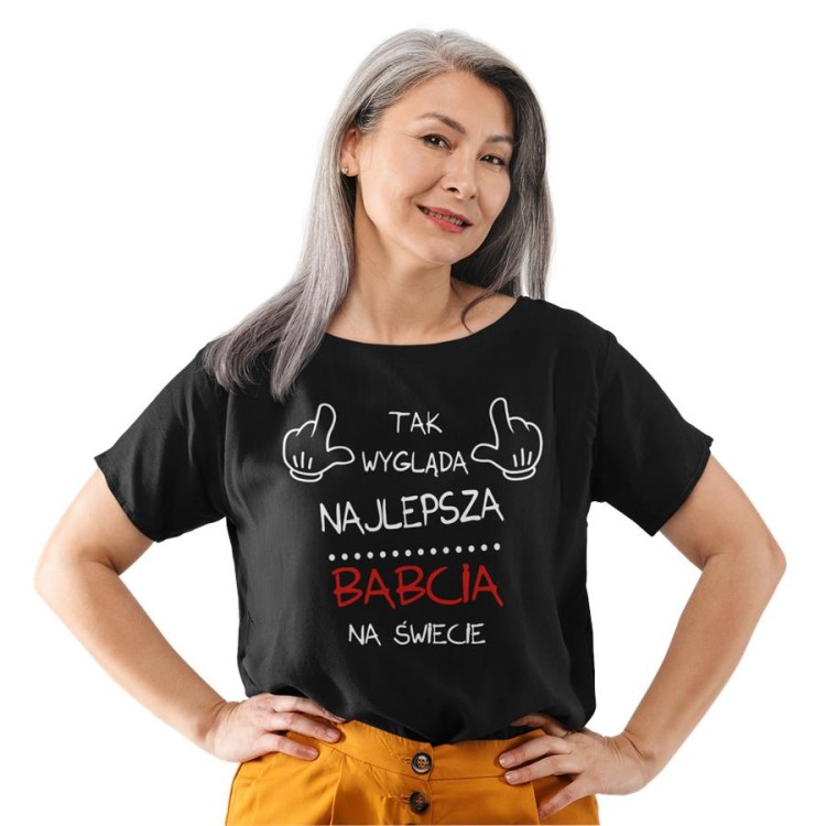 Koszulka dla Babci zestaw z kubkiem i koszulką na prezent z napisem Tak wygląda najlepsza babcia na świecie z koszul (1).jpg