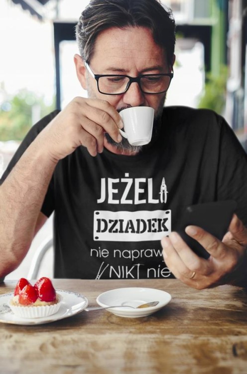 Koszulka dla Dziadka zestaw z kubkiem i koszulką na prezent z napisem Jeżeli dziadek nie naprawi to nikt nie naprawi w kolorze (1).jpg