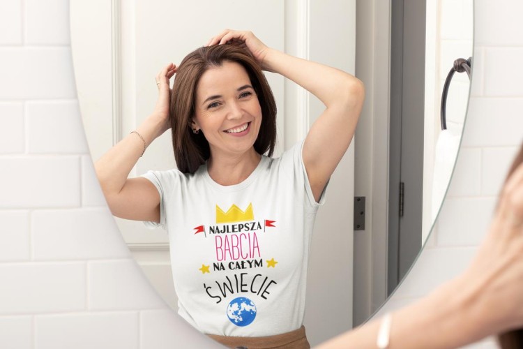 Koszulka dla Babci na Dzień Babci  NAJLEPSZA BABCIA NA ŚWIECIE  KOLOR BIAŁY (1).jpg