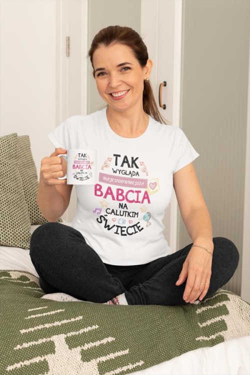 Koszulka z kubkiem dla Babci na Dzień Babci NAJCUDOWNIEJSZA BABCIA NA ŚWIECIE KOSZULKA BIAŁA  (1.jpg